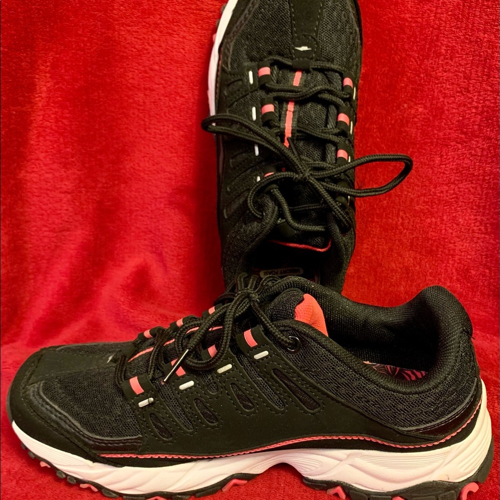 Avia womens athletic shoe memory foam sz 6.5 black pink and white.
